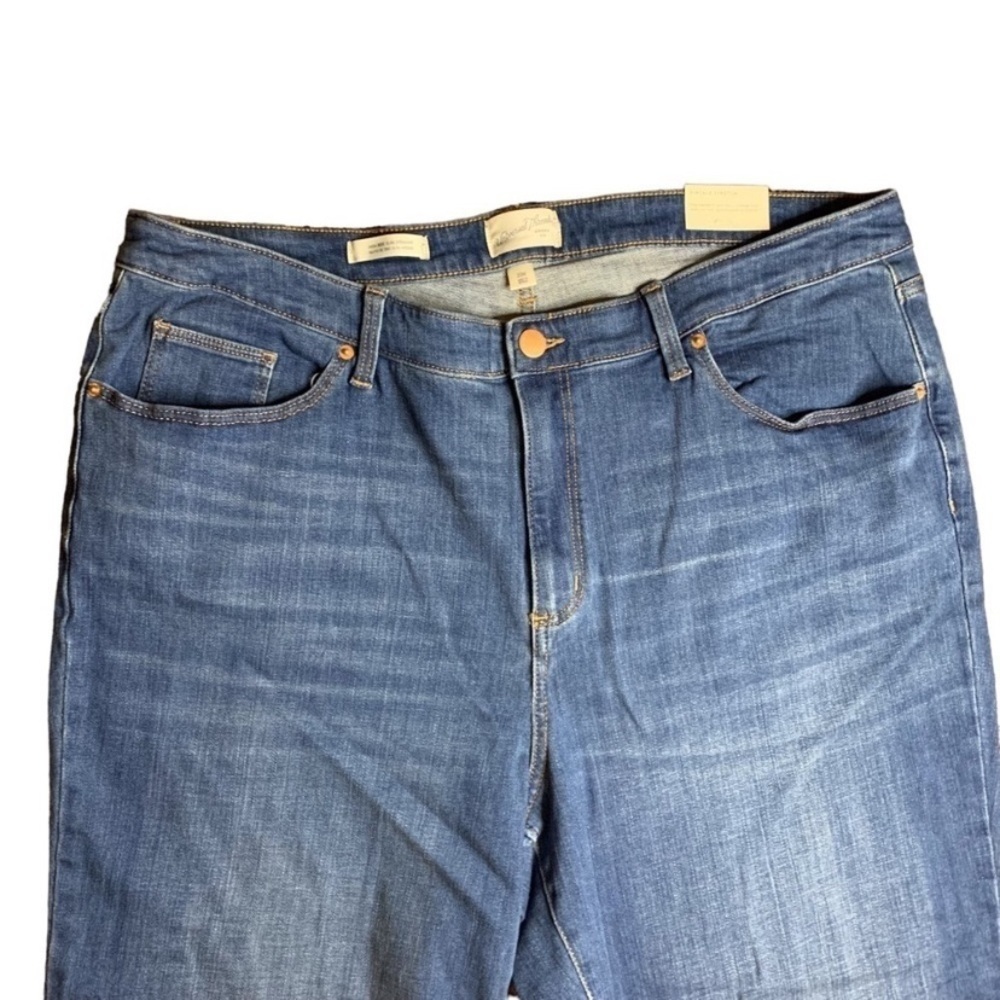 Universal Thread High Rise Straight Leg Jean - Picture 2 of 8